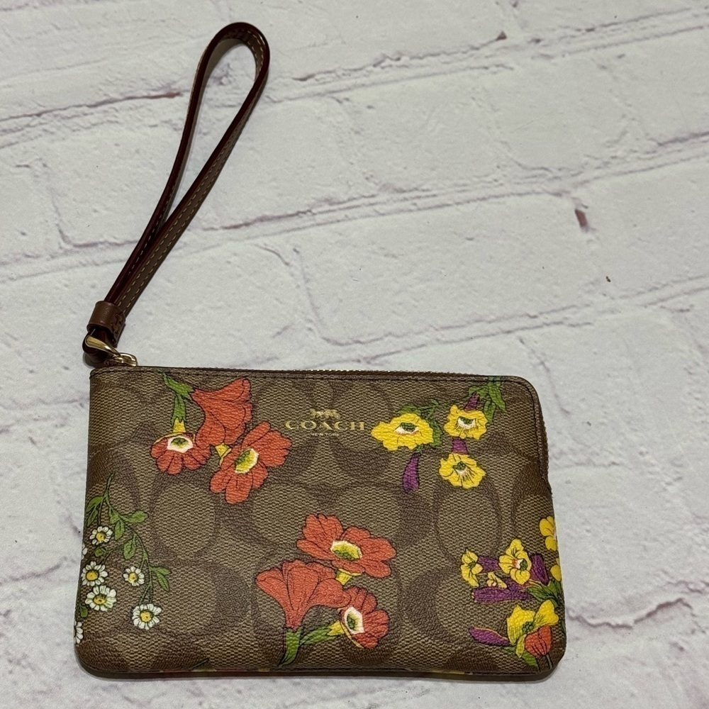 COACH Corner Zip Wristlet In Brown Signature Canvas With Wildflower Print Nwt